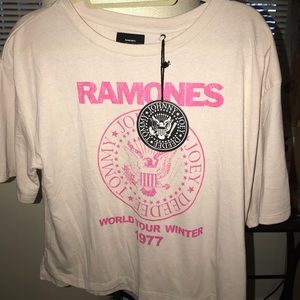Light pink Ramones t-shirt 🌵